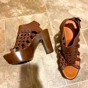 Brown heel platform shoes only worn once heels